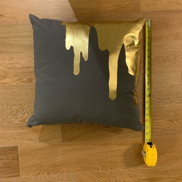 Gold drip accent pillow - Picture 2 of 5